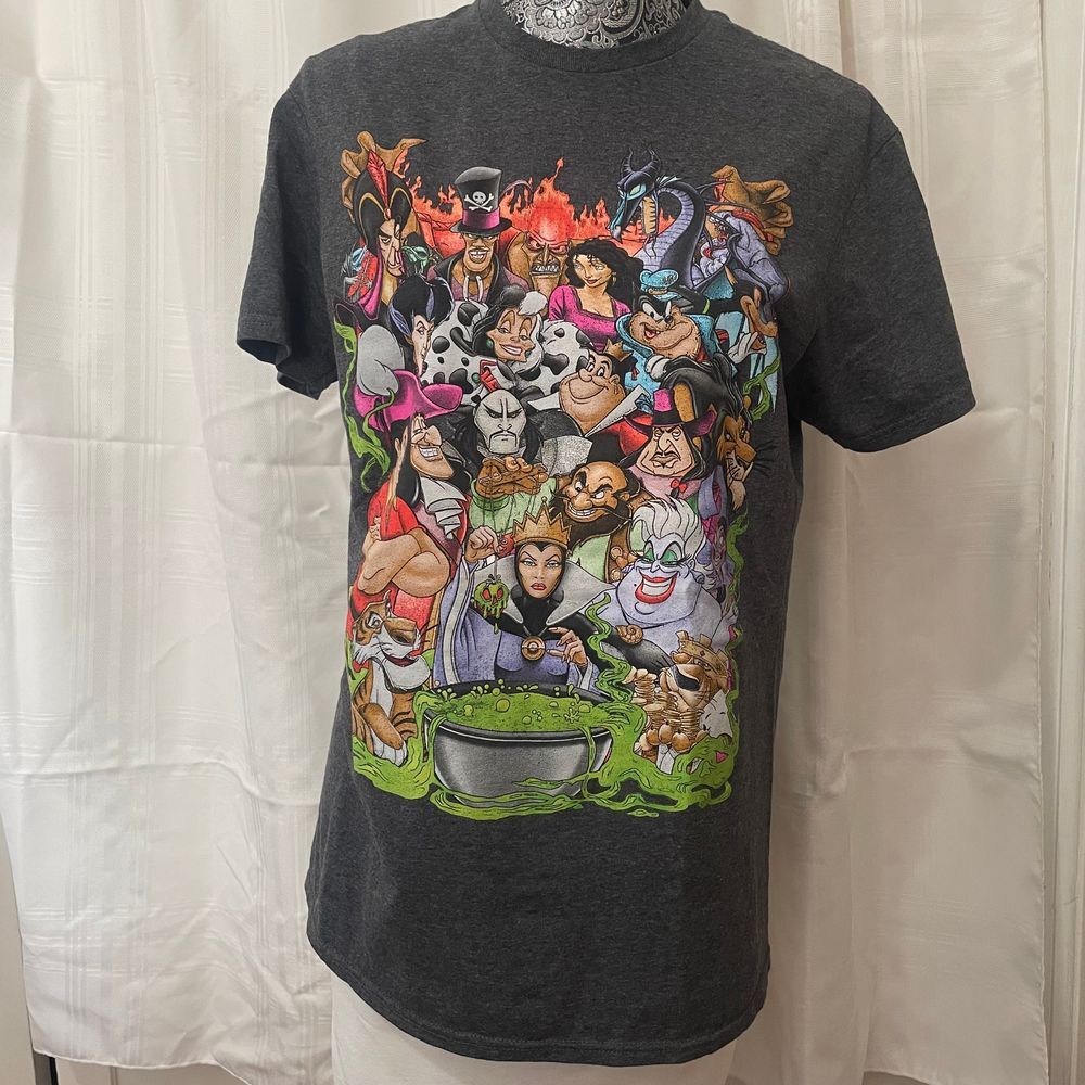 Disney Mens Medium gray short sleeve T-Shirt screen print Giant Cast of Villains